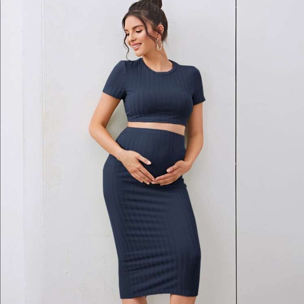 SHEIN Maternity Crop Top & Split Hem Skirt Set